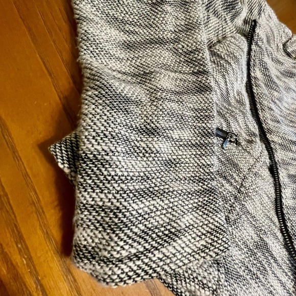 DEPT 222 Ladies Black and White Collared Zippered and Lined Jacket Preowned - Picture 12 of 15